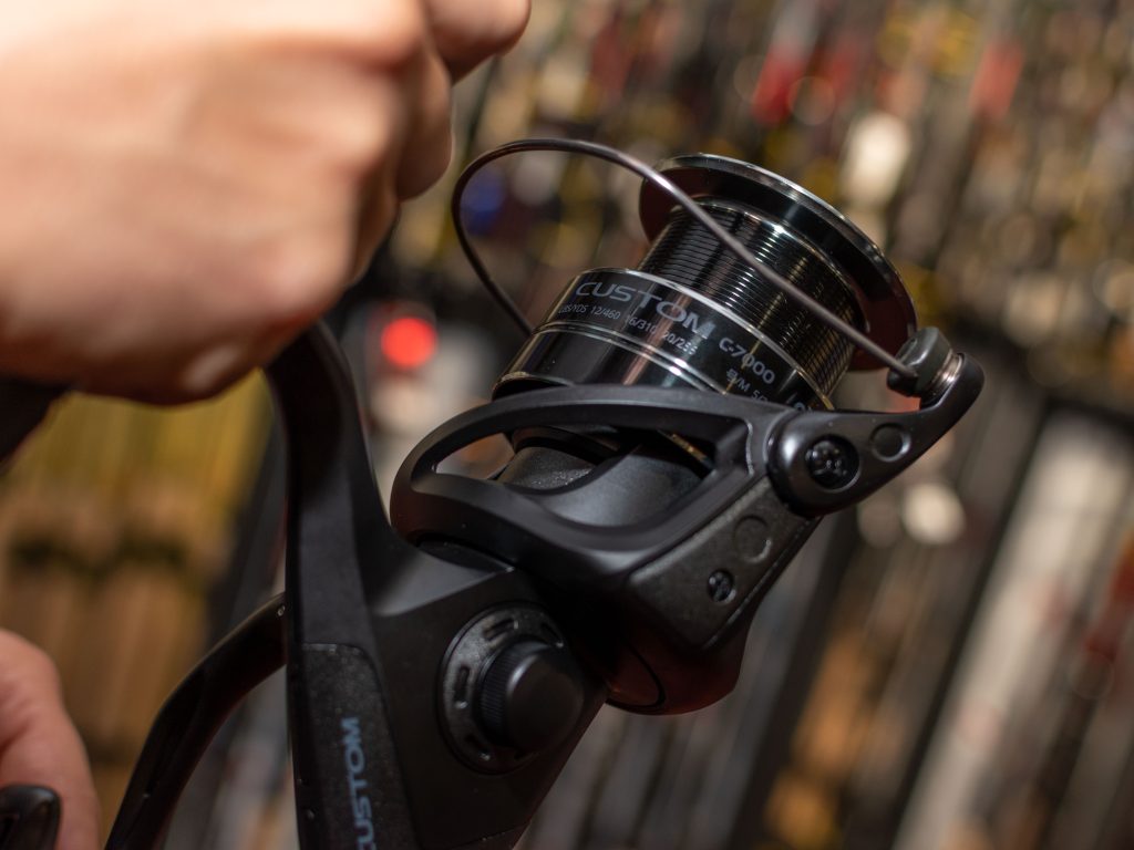 Lanseta Okuma Custom Black 3.90m 3.5lbs 2buc si Mulineta Okuma Custom 7000