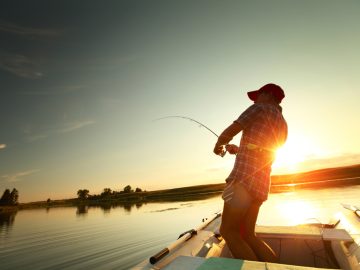 pescar-cu-permis-de-barca-pe-lac
