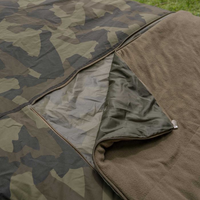 Patura pentru Pat Avid Carp RipStop Camo Bedchair Cover, 225x132x5cm