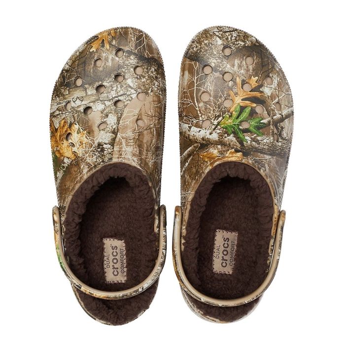 Papuci Crocs Classic Lined Realtree Edge Clog, Chocolate